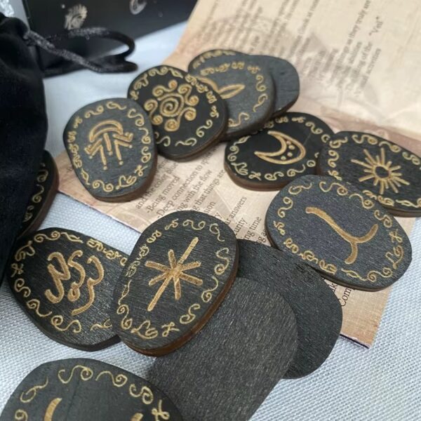 JUEGO DE RUNAS NÓRDICAS DE MADERA - Image 4